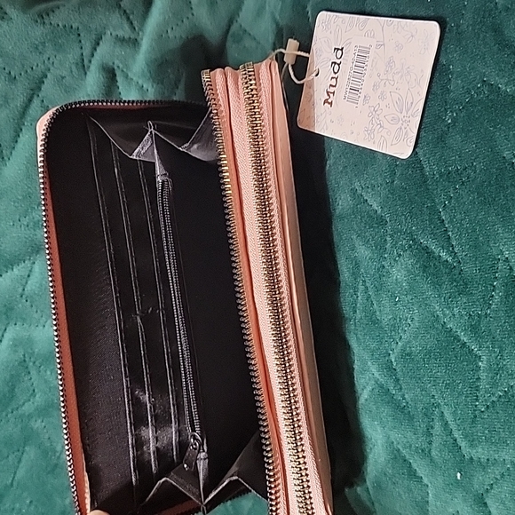 Mudd Mudd...purse👛 very elegant hands with double cream color zipper... - Picture 4 of 12